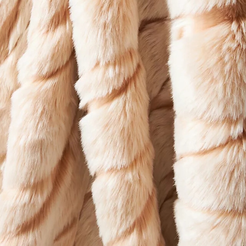 New ANTHROPOLOGIE Alpine Faux Fur Throw Blanket Pink Cozy 60” x 70” - Picture 3 of 7